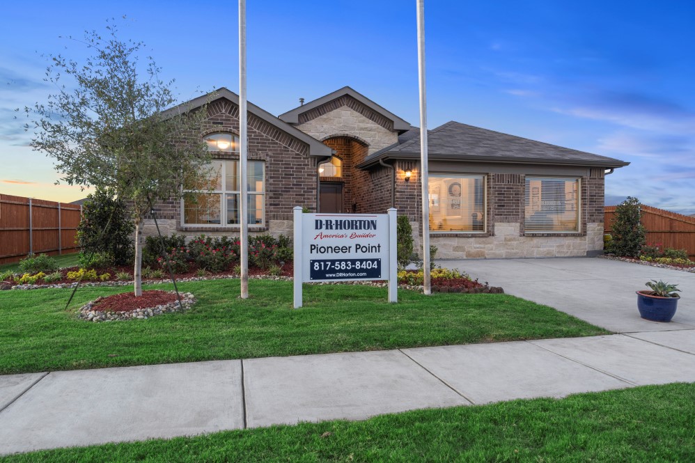 New Homes In Pioneer Point Saginaw Tx D R Horton