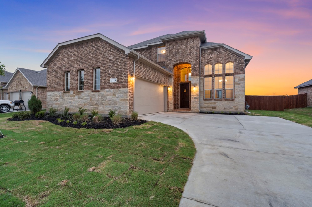 New Homes in Dove Creek MIDLOTHIAN, TX D.R. Horton
