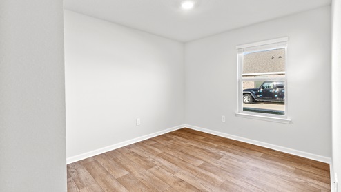 Spacious and bright additional bedroom