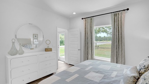 Large primary suite overlooking the backyard.