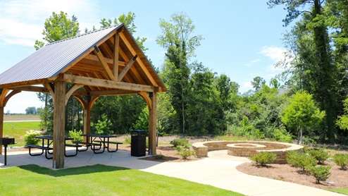 Visit Sandy Pines by D.R. Horton, our new home community in Tuscaloosa, Alabama! Located just minutes away from the University of Alabama and Shelton State Community College in Moundville, AL, making this a great place for potential homebuyers with a commute to these college towns. Moundville is filled with a rich archeological history as well and offers places to hike for outdoor adventurers. Sandy Pines is conveniently situated right off AL-69 S, offering quick access to all the fine dining, shopping, and entertainment Tuscaloosa has to offer.
