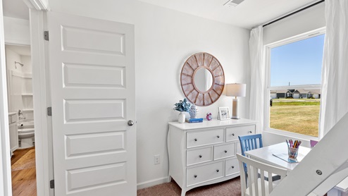 Visit Sandy Pines by D.R. Horton, our new home community in Tuscaloosa, Alabama! Located just minutes away from the University of Alabama and Shelton State Community College in Moundville, AL, making this a great place for potential homebuyers with a commute to these college towns. Moundville is filled with a rich archeological history as well and offers places to hike for outdoor adventurers. Sandy Pines is conveniently situated right off AL-69 S, offering quick access to all the fine dining, shopping, and entertainment Tuscaloosa has to offer.