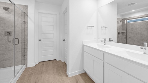 bathroom 3 dual sinks
