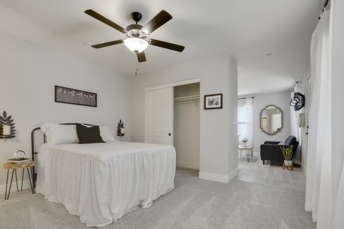 Spacious MultiGen Suite with bathroom
