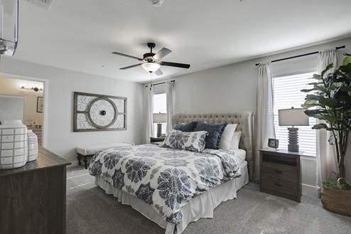 Spacious Main Suite with bathroom