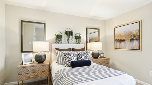 Galen secondary bedroom with full bed