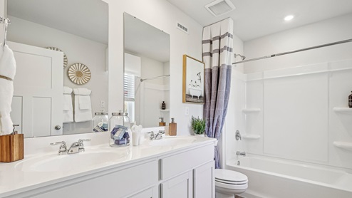 Deerfield Primary en suite bathroom with dual vanity