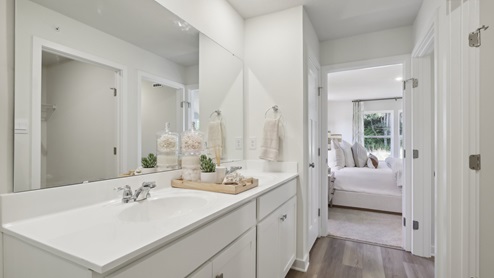 primary en suite full bath