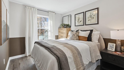 Secondary bedroom with full bed