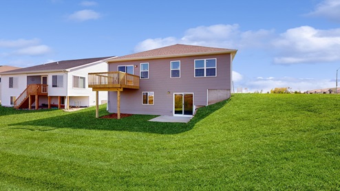 Spacious backyard of Hamilton model in Kimberley Crossing