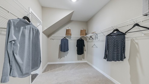en suite walk in closet