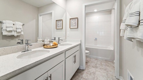 secondary full bathroom