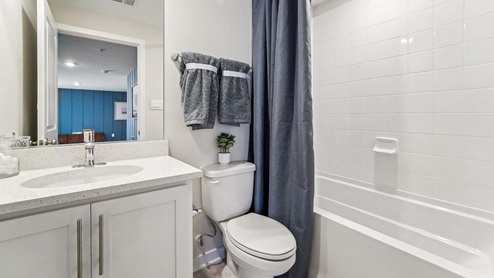 secondary full bathroom