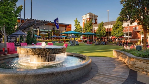 Outdoor Shopping Mall Turf Space