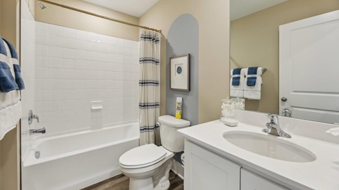 columbus townhome third floor secondary bathroom