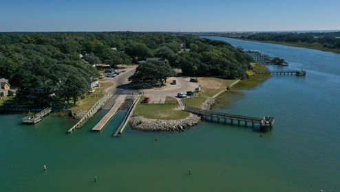 Boaters can reach Sunset Harbor Boat Ramp in just 6 minutes. Golfers have access to numerous world-class courses and resorts. Beach lovers are in for a treat with quick drives to the finest beaches in Brunswick County like Oak Island, Holden Beach, and Ocean Isle in North Carolina, as well as Cherry Grove and North Myrtle Beach in South Carolina.