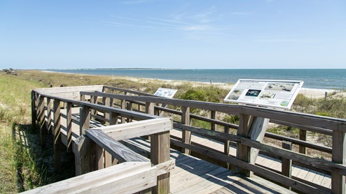 This community offers easy access to major roadways and is conveniently located near beautiful beaches, schools, restaurants, grocery stores, and other amenities.