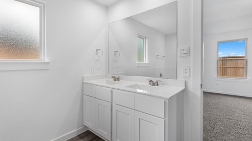 Double vanity in primary bathroom