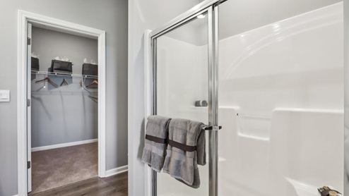 primary bathroom with quartz countertrops