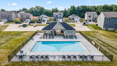 lakefieldplace_pool