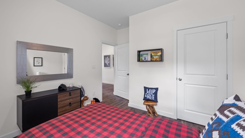 Guest bedroom with closet