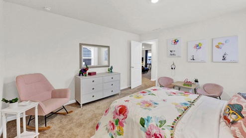 Guest bedroom with carpet