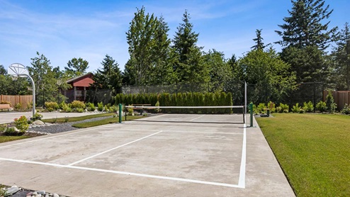 Close up of the pickleball court at Ivy Terrace