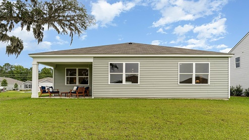 Aria exterior with vinyl siding