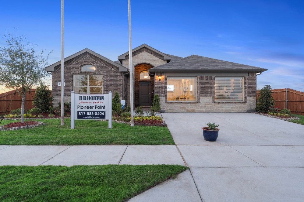 New Homes In Pioneer Point Saginaw Tx D R Horton