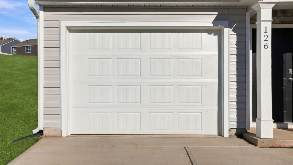 oNE car garage.