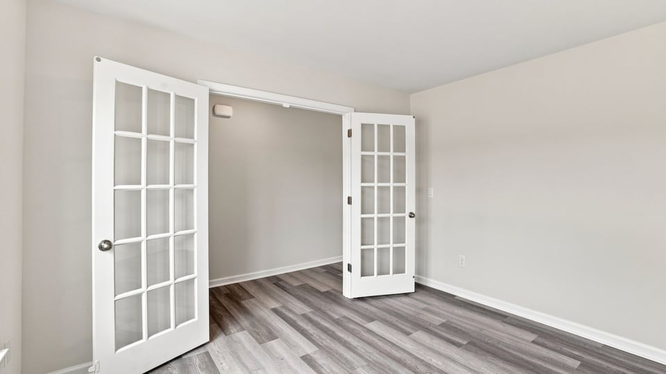 Flex room with window.