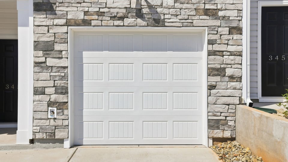 One car garage.