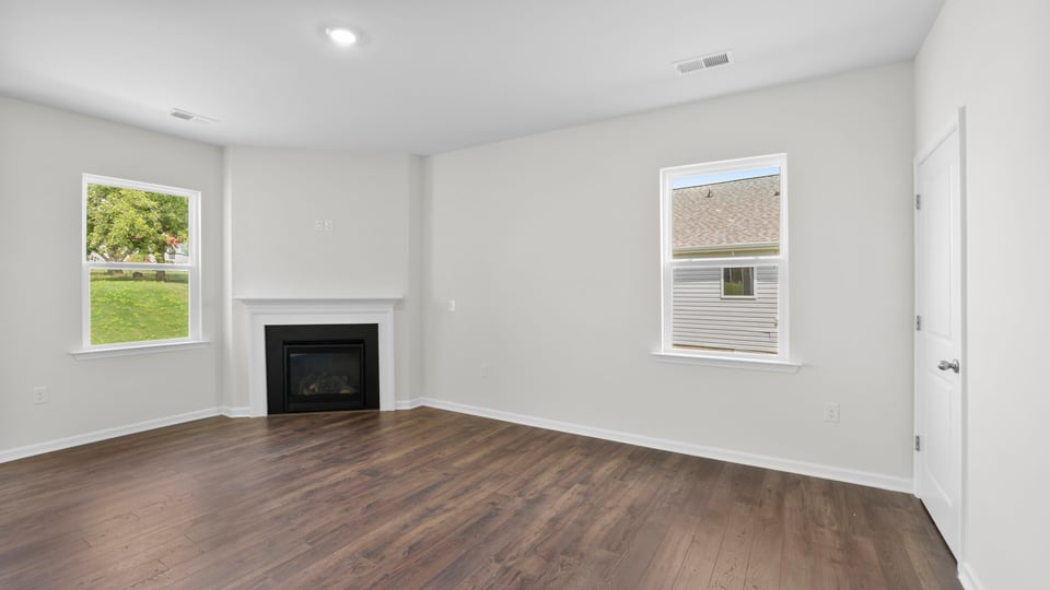 Livingroom with fireplace.