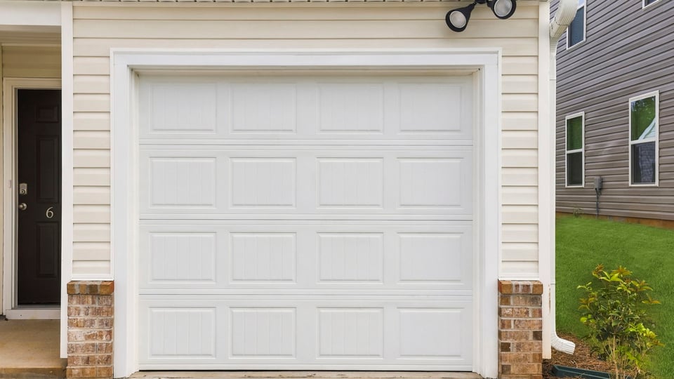 One car garage.