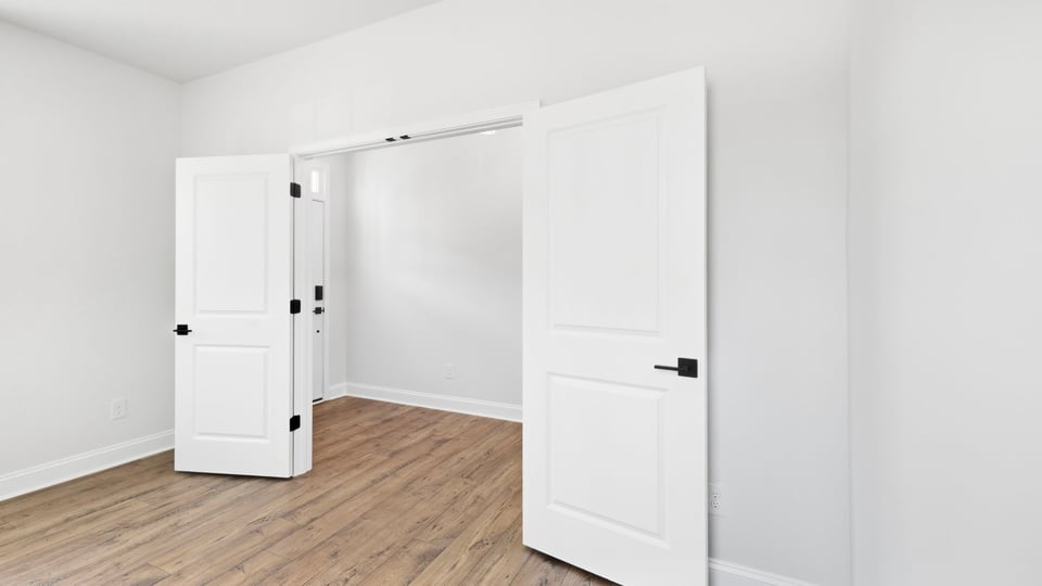Flex room with windows.