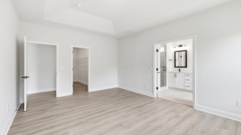 Bedroom with windows.a