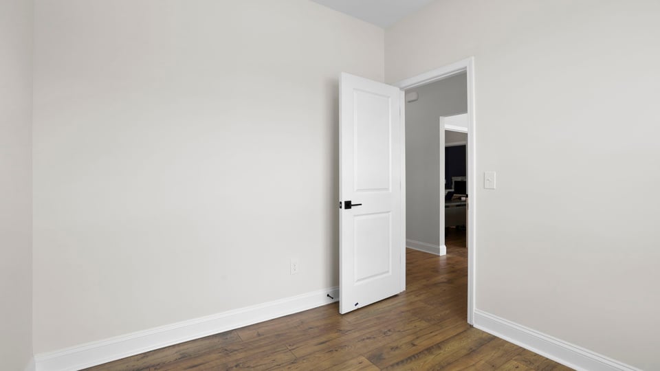 Bedroom with a window.