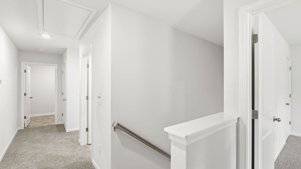 Loft area with capet.