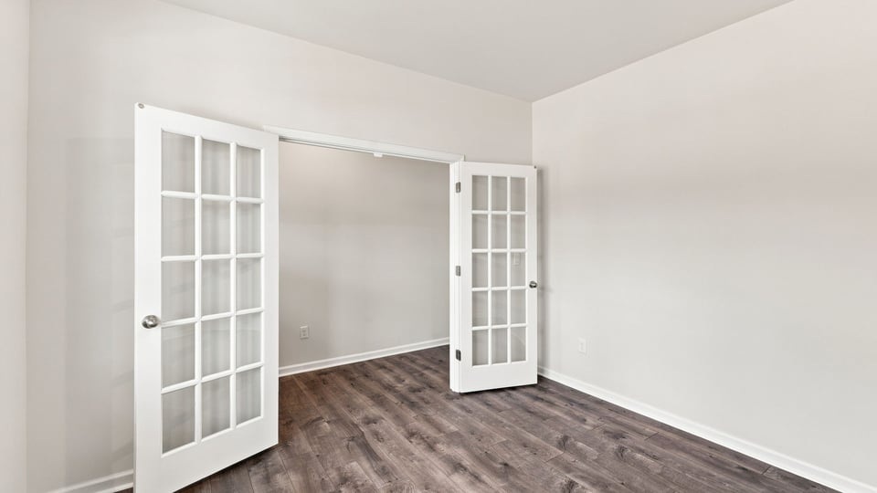Flex room with windows.