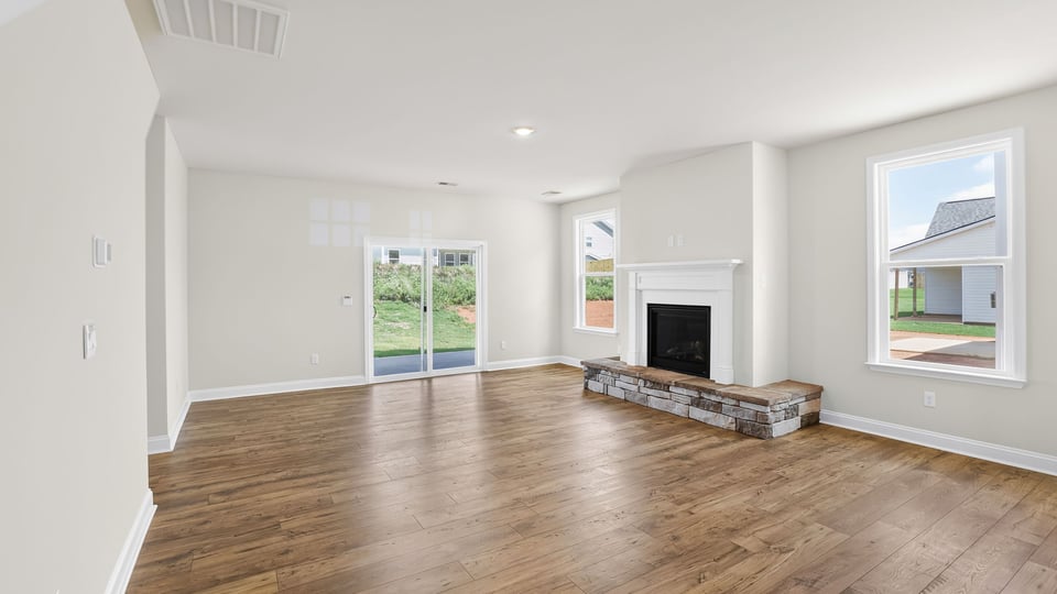 Livingroom with fireplace.