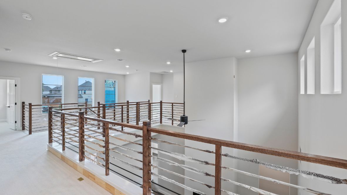 spacious upstairs flex room area