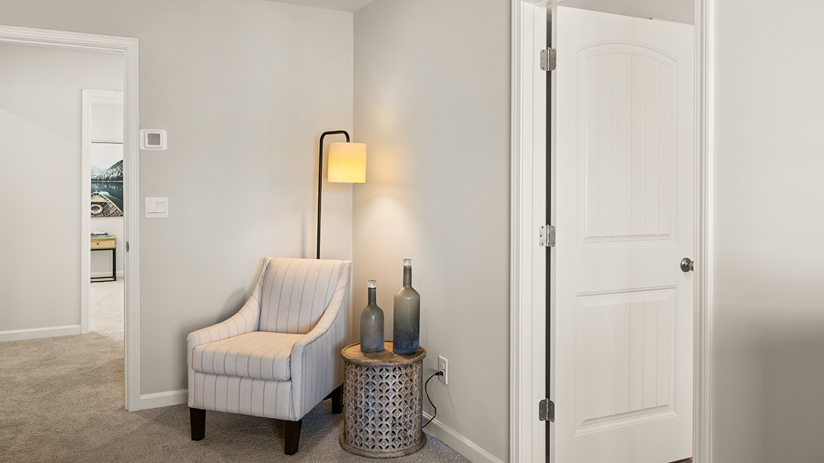 Interior primary bedroom