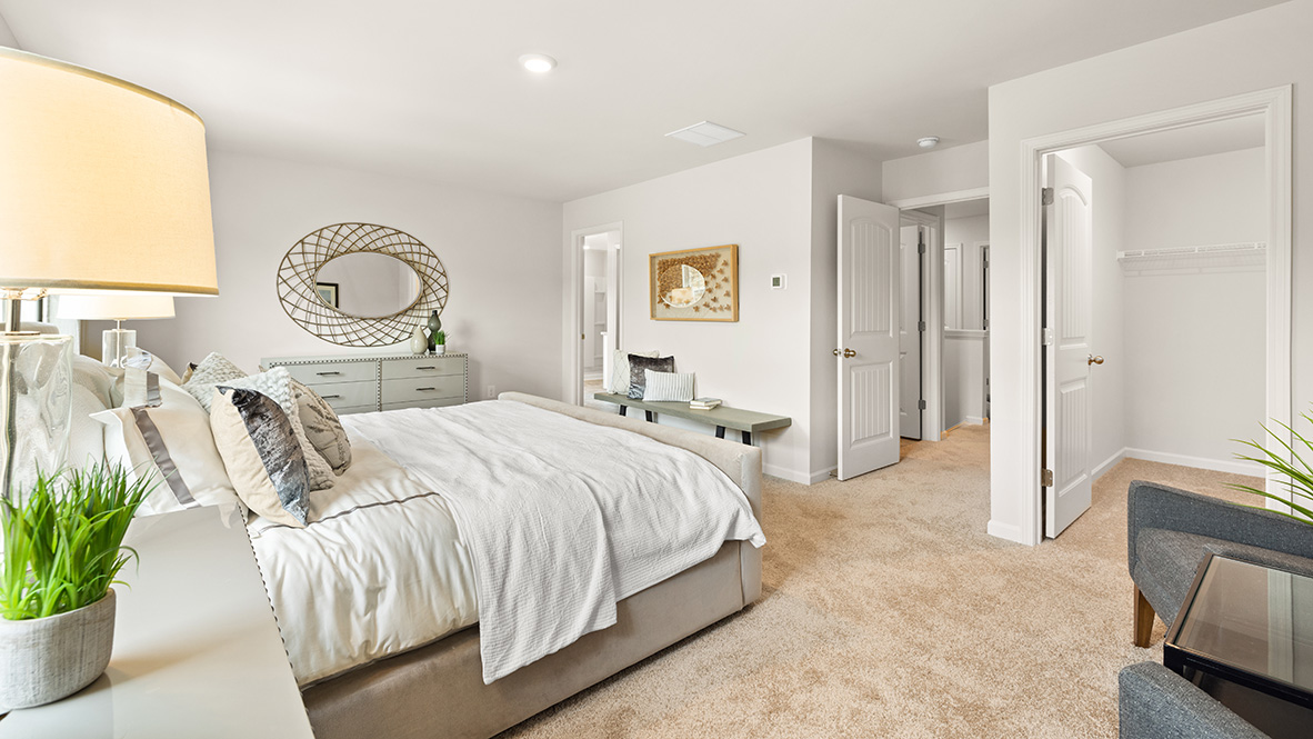 Interior primary bedroom