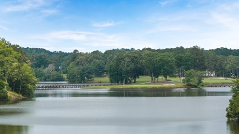 Fairway 17 community in Mirror Lake