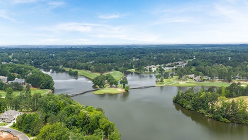 Fairway 17 community in Mirror Lake