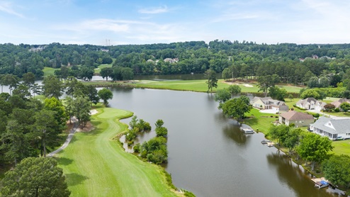 Fairway 17 community in Mirror Lake