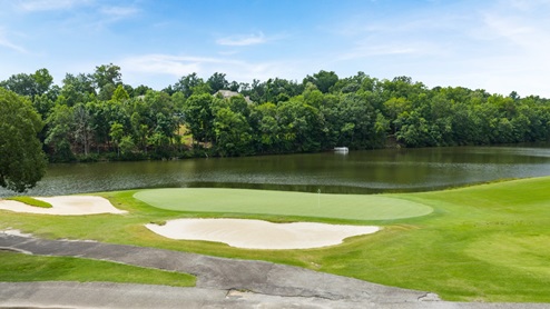 Fairway 17 community in Mirror Lake