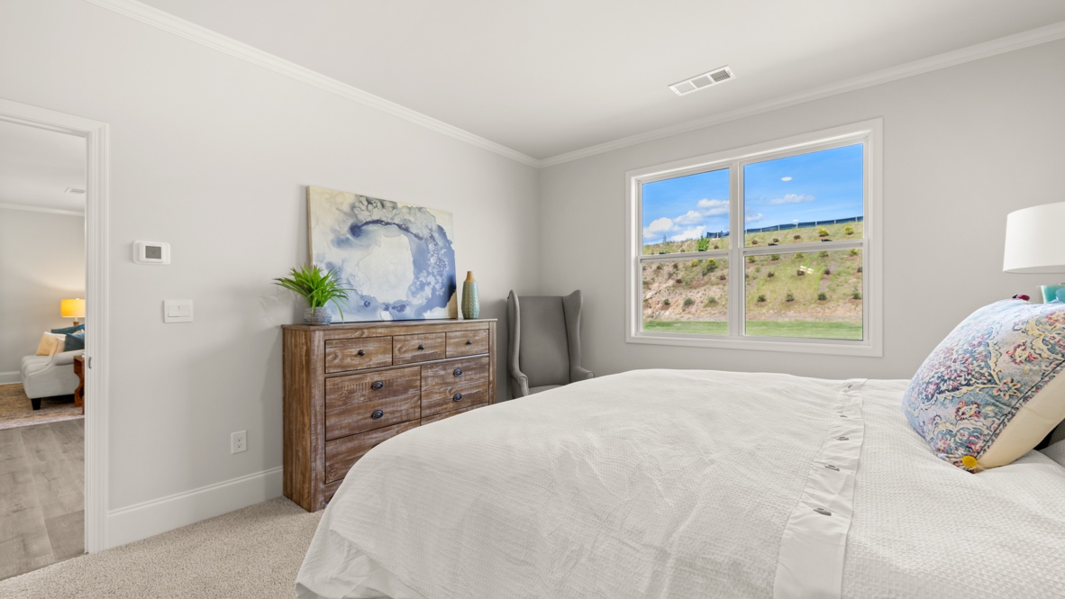 Interior primary bedroom