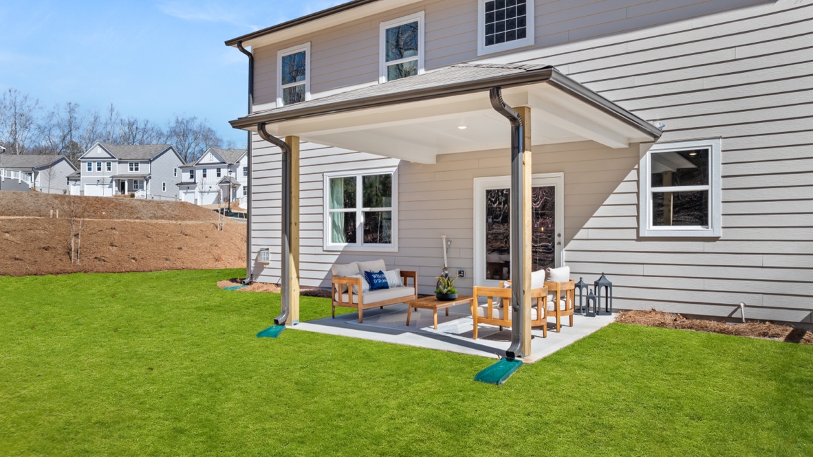 Exterior back patio and yard