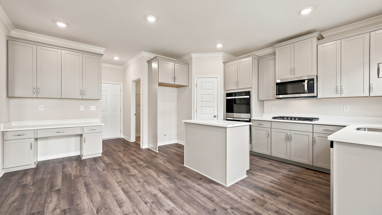 Kitchen, Breakfast nook, and built in desk